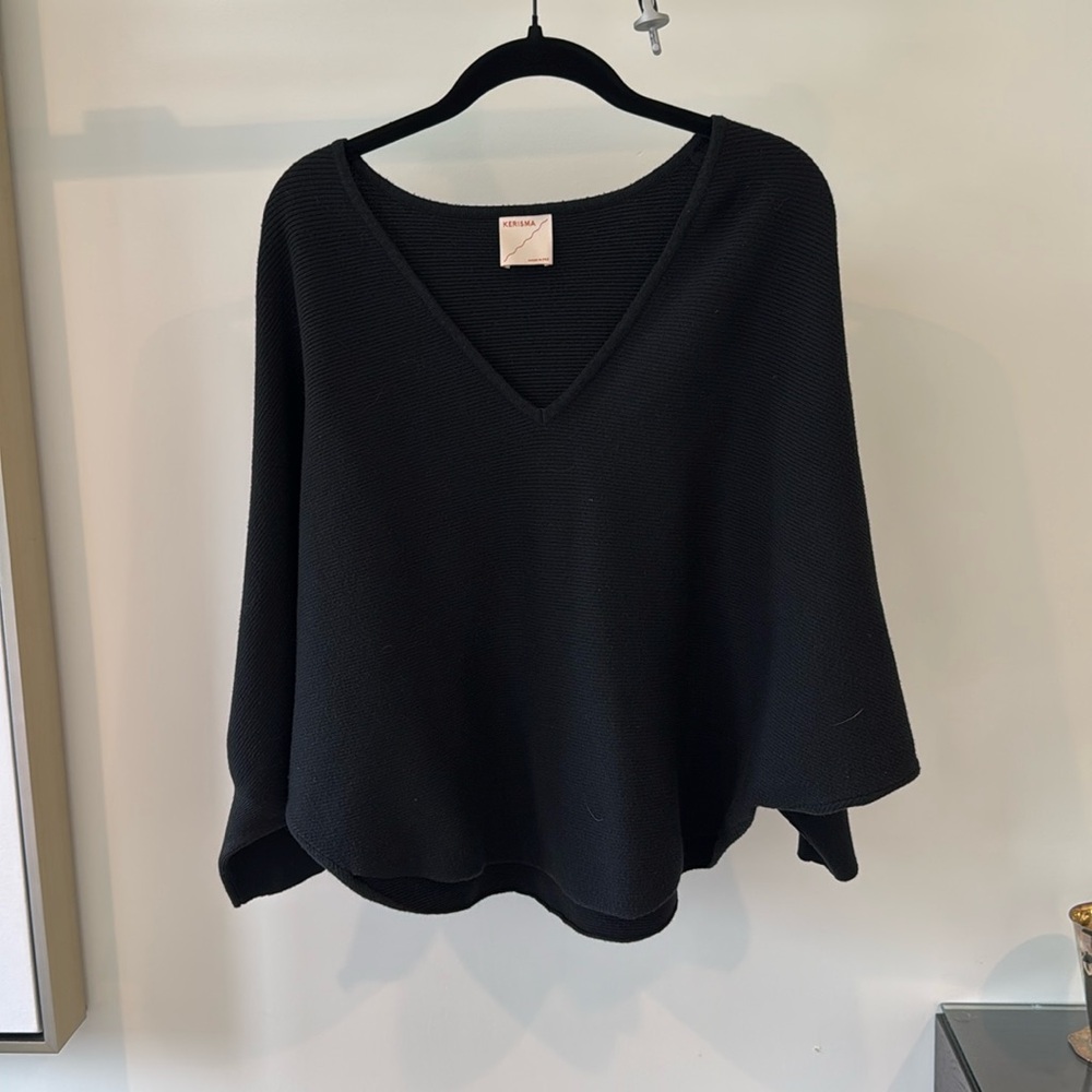 Oversized V-neck 3/4 length Dolman Sleeves curve sweep in horizontal rib pattern